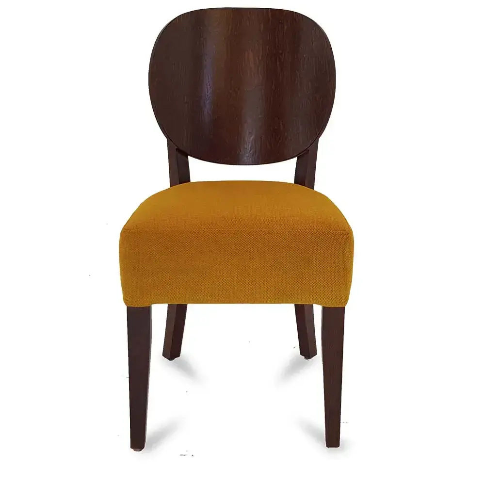 Silla-coolboy-de madera-con-aciento-tapizado-mostaza-frente.webp